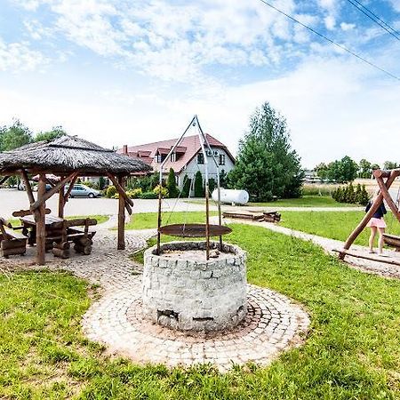 Pod Wierzba Hotel Uniejow Exterior photo