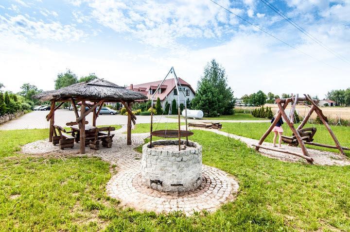 Pod Wierzba Hotel Uniejow Exterior photo